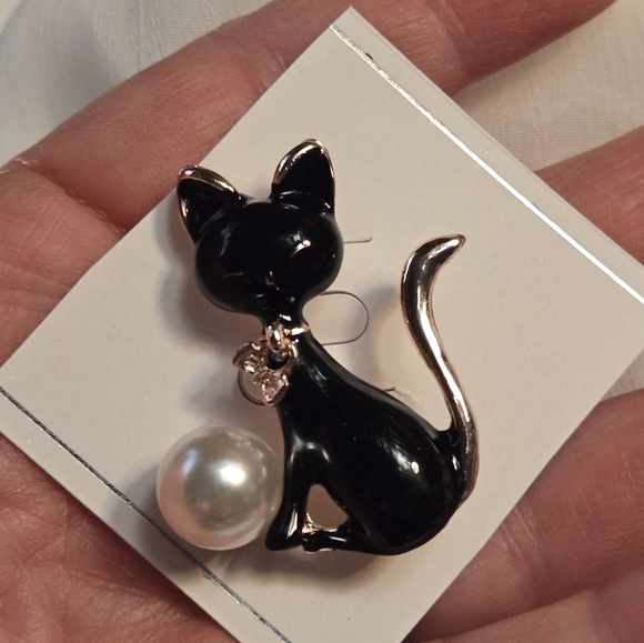 Black Cat Brooch with Pearl Accent - Picture 2 of 3
